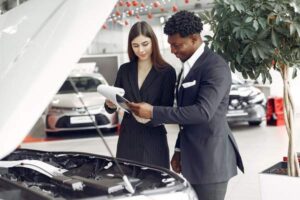 How to Read New Car Reviews Properly (UK Buyer’s Guide)