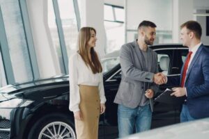 Buying a Used Car Privately vs From a Dealer: Which Is Better in the UK?